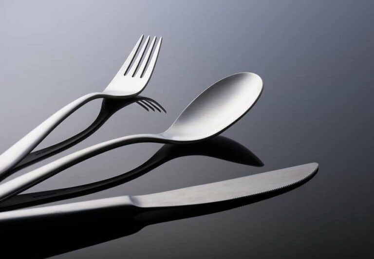 Ergonomisches, modernes Besteck (depositphotos.com)